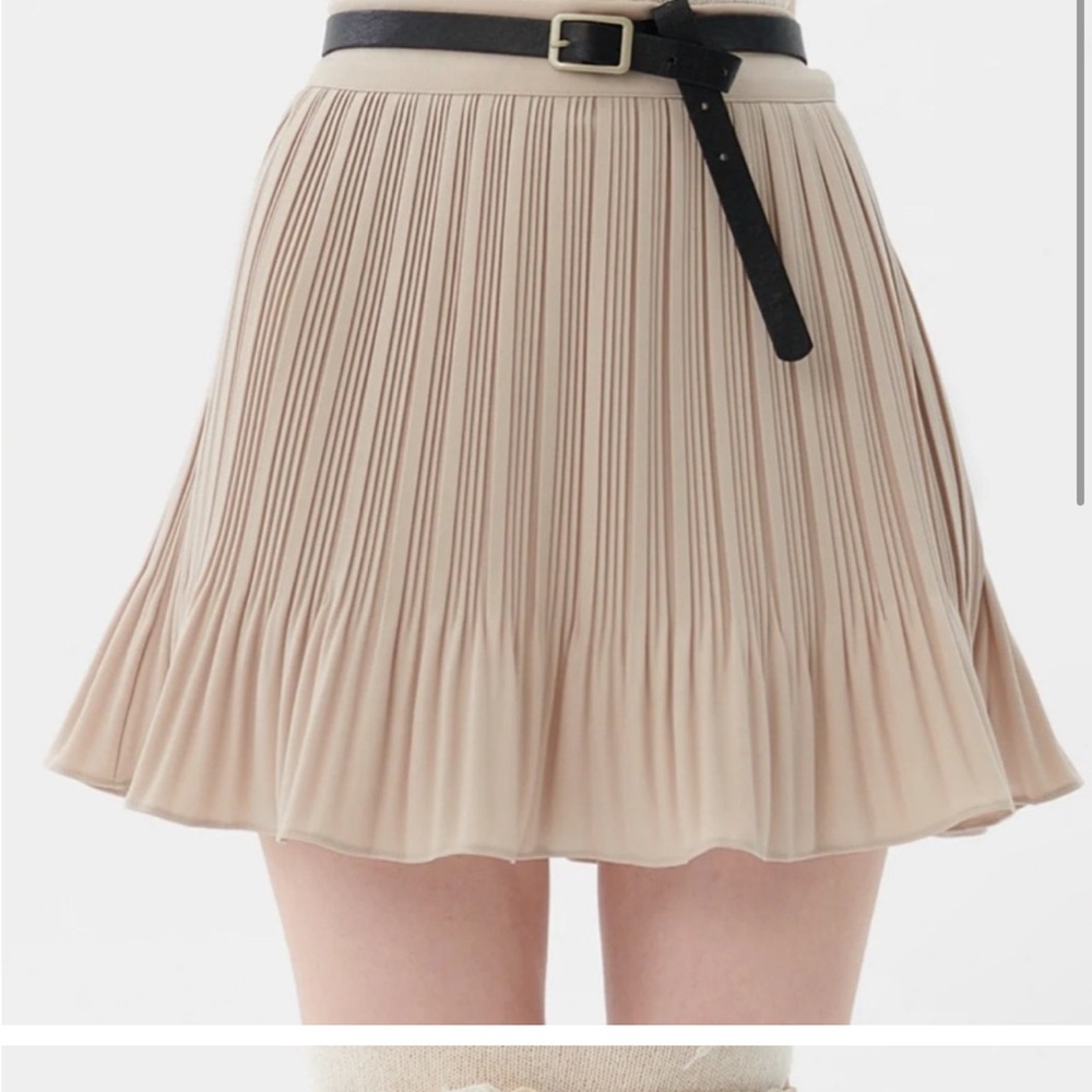 Elegant White Pleated Skort